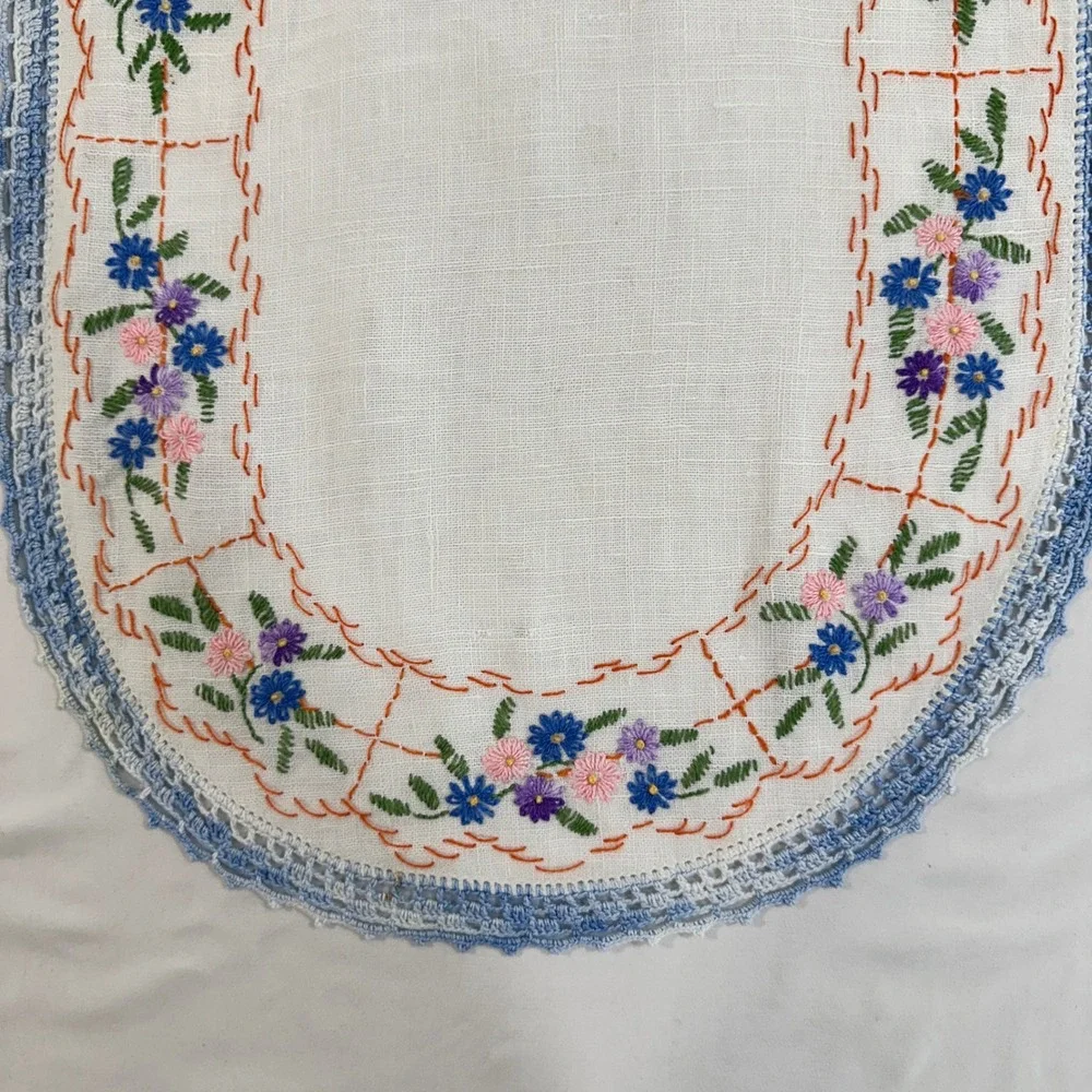 Vintage Linen Table Runner Floral Hand Embroidered Crochet Lace Trim 40x13 White